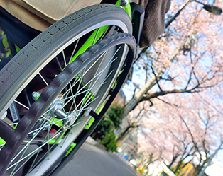 車いすの貸し出しも行っております。自由にご利用ください。